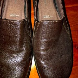 Like new Rockport loafer style shoes 9W. Very comfortable. Leather uppers